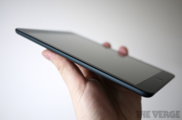 iPadmini_hands_review17_verge_super_wide.jpg IPadmini hands review17 verge superwide